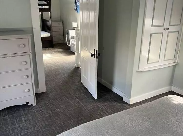 בית מלון כפרי Sea Latch Inn