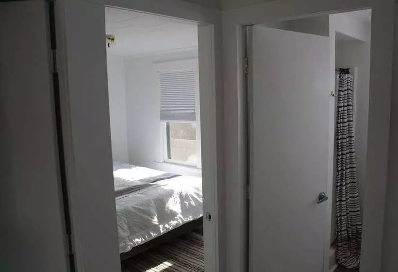 בית מלון כפרי Sea Latch Inn