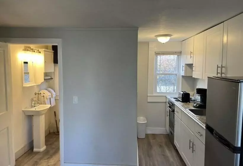 בית מלון כפרי Sea Latch Inn