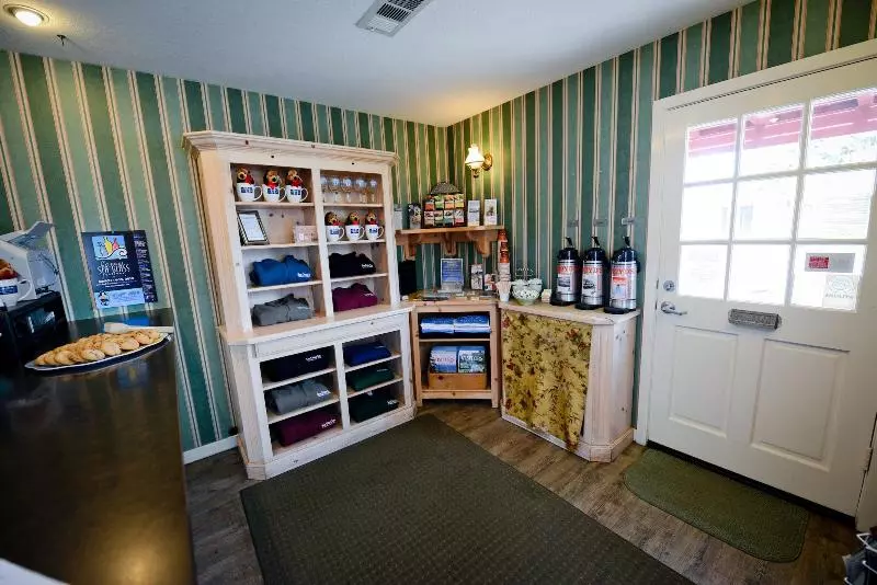 Отель Sea Otter Inn