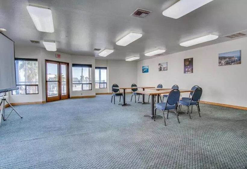 فندق Seaport Village Inn, Avalon