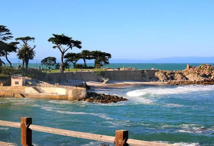 Отель Seven Gables Inn On Monterey Bay, A Kirkwood Collection