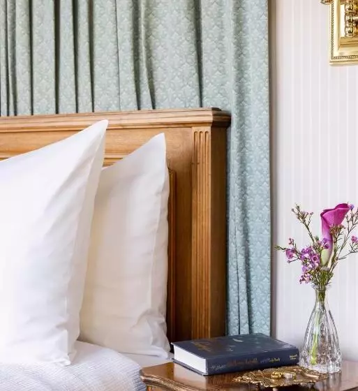 Отель Seven Gables Inn On Monterey Bay, A Kirkwood Collection