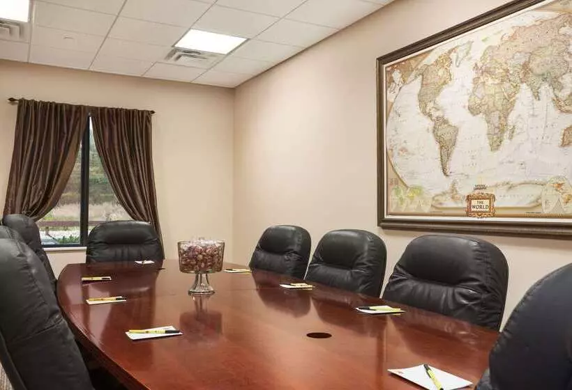 هتل Super 8 By Wyndham Pennsville/wilmington