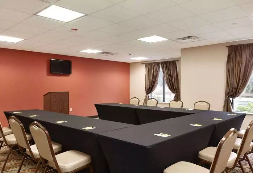 هتل Super 8 By Wyndham Pennsville/wilmington