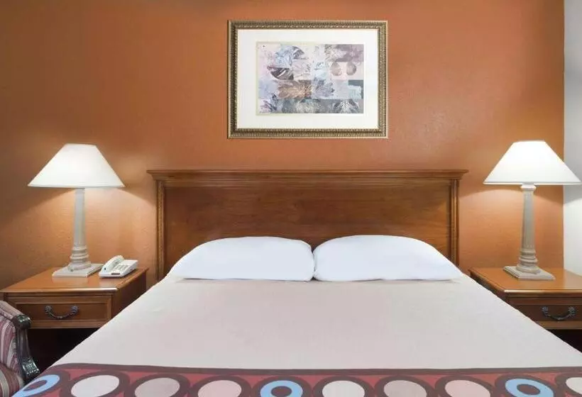 ホテル Super 8 By Wyndham Taylorville Il