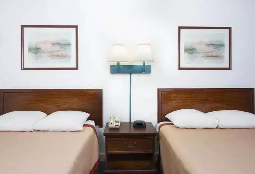 ホテル Super 8 By Wyndham Taylorville Il