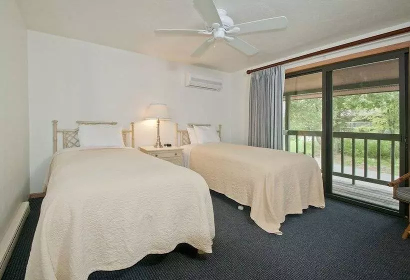 בית מלון כפרי The Shallows Resort