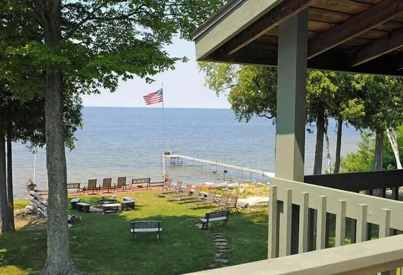 בית מלון כפרי The Shallows Resort