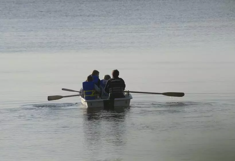 בית מלון כפרי The Shallows Resort