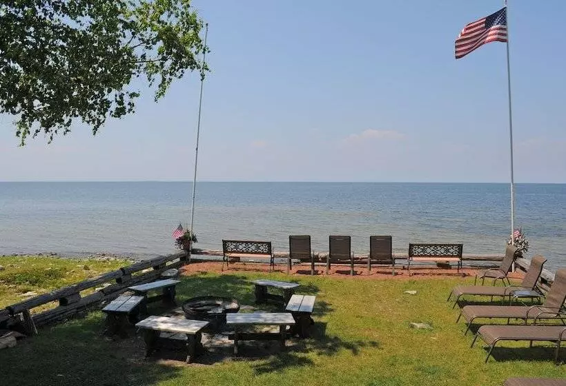 בית מלון כפרי The Shallows Resort