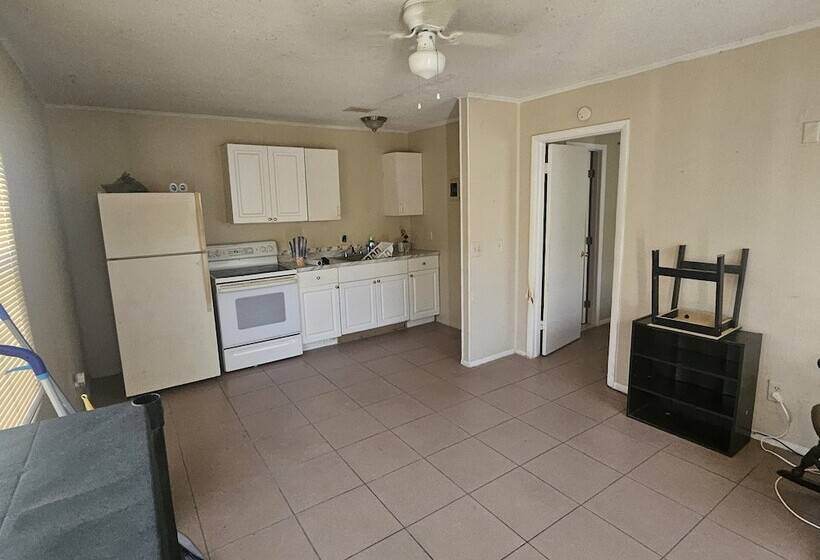 Motel Sebastian Gardens Inn & Suites