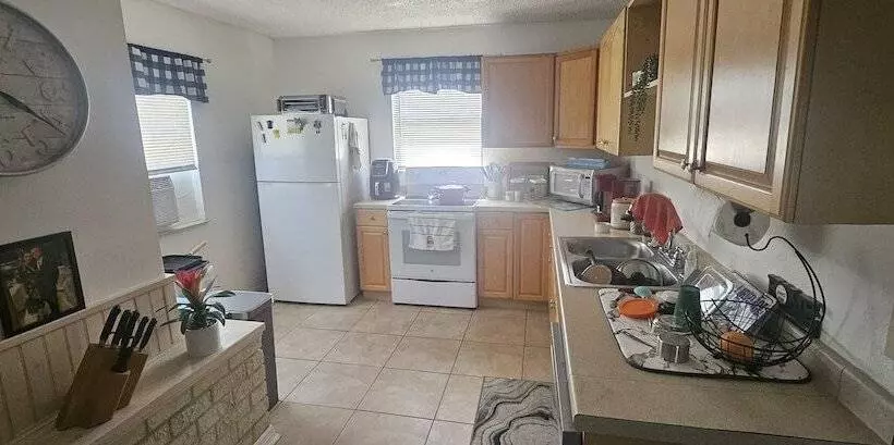 모텔 Sebastian Gardens Inn & Suites