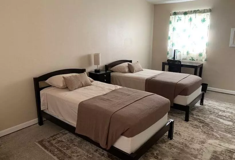 모텔 Sebastian Gardens Inn & Suites