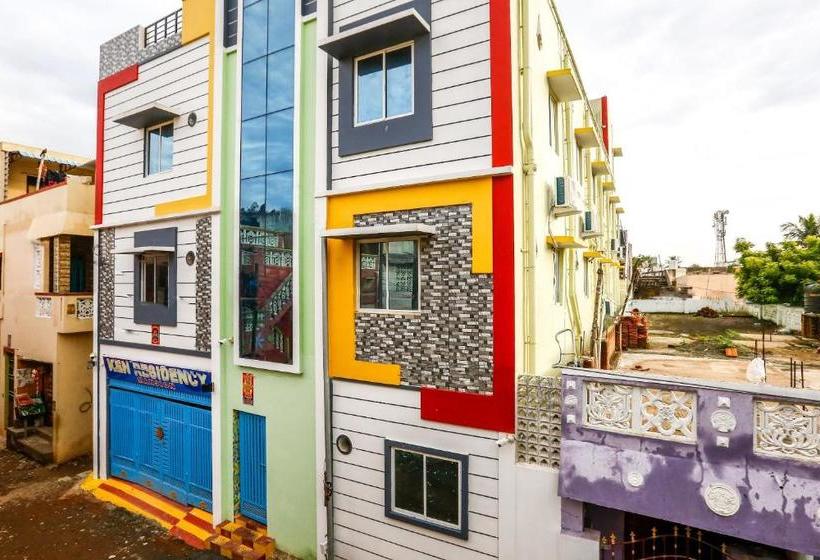 Hotelli Oyo 62405 Ken Residency