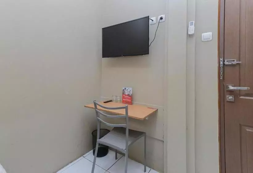 ホテル Reddoorz Near Bg Junction Surabaya