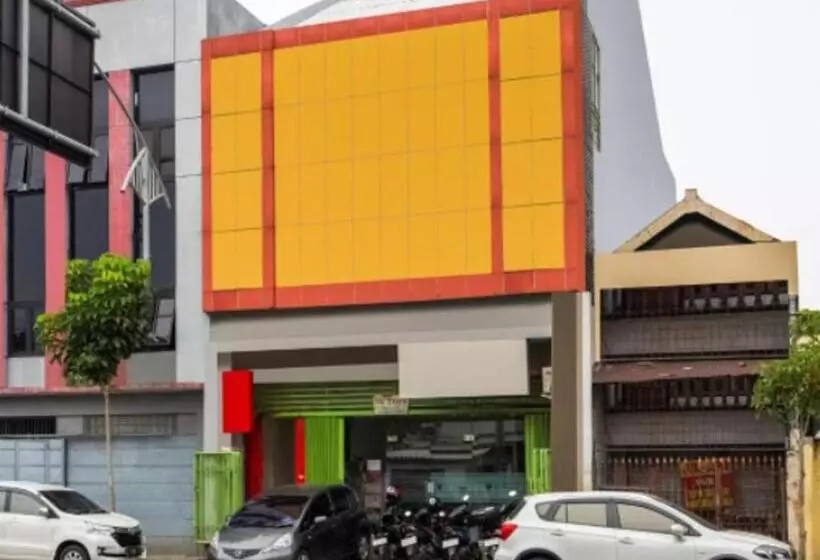 ホテル Reddoorz Near Bg Junction Surabaya