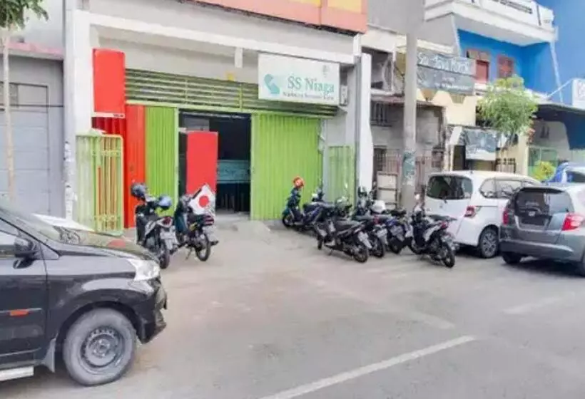 ホテル Reddoorz Near Bg Junction Surabaya