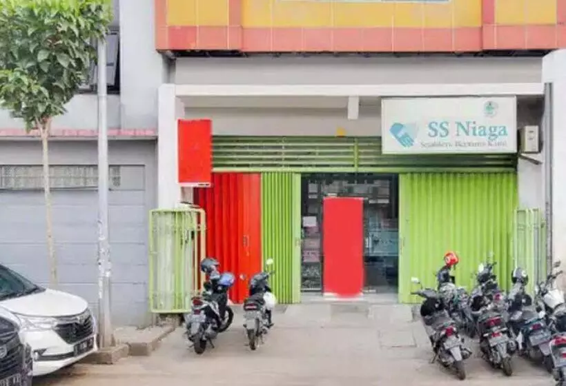 ホテル Reddoorz Near Bg Junction Surabaya