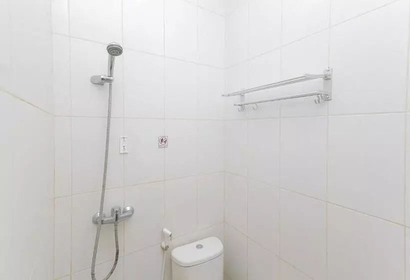 ホテル Reddoorz Near Bg Junction Surabaya