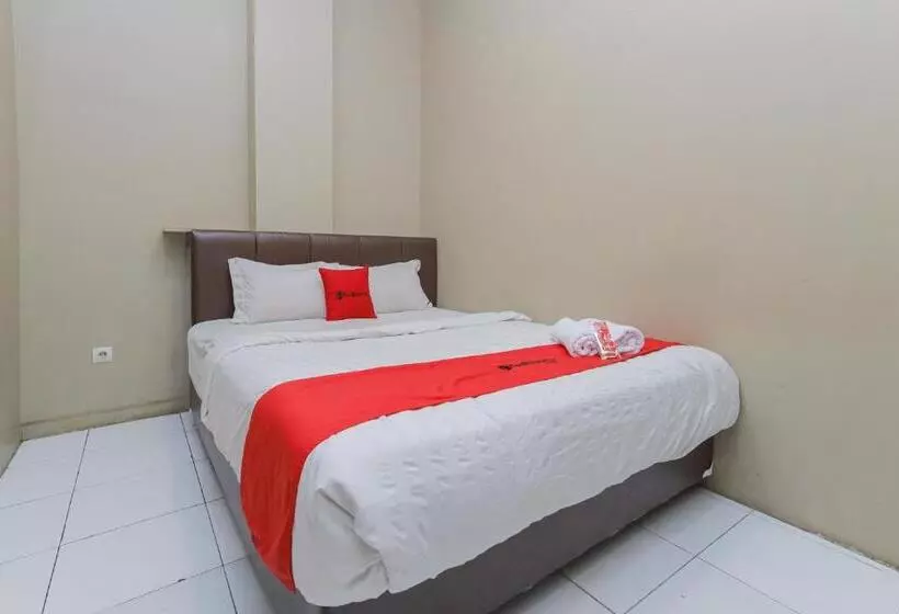 ホテル Reddoorz Near Bg Junction Surabaya