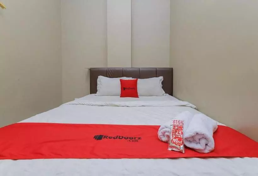 ホテル Reddoorz Near Bg Junction Surabaya