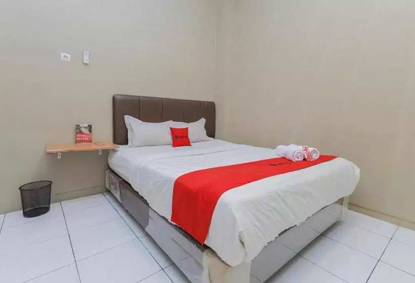 ホテル Reddoorz Near Bg Junction Surabaya