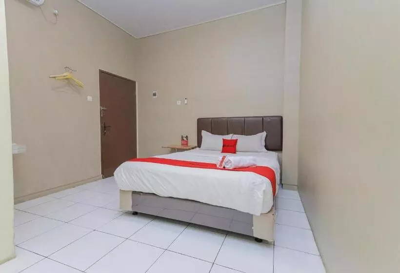 ホテル Reddoorz Near Bg Junction Surabaya