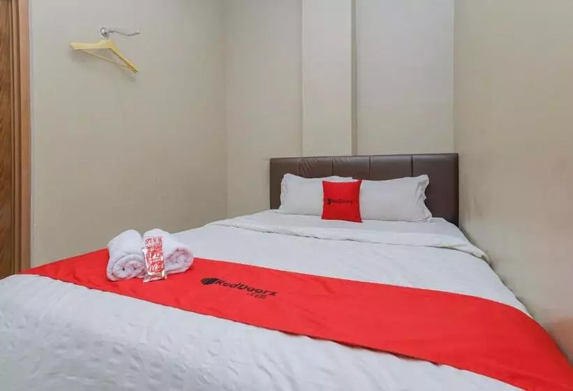 ホテル Reddoorz Near Bg Junction Surabaya
