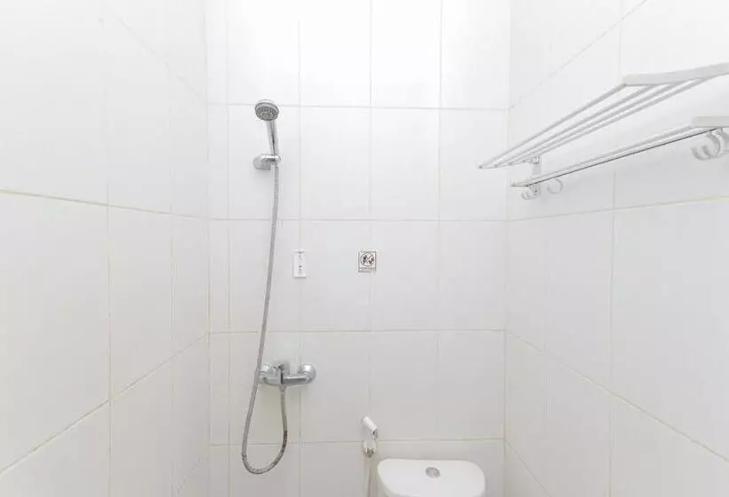 ホテル Reddoorz Near Bg Junction Surabaya