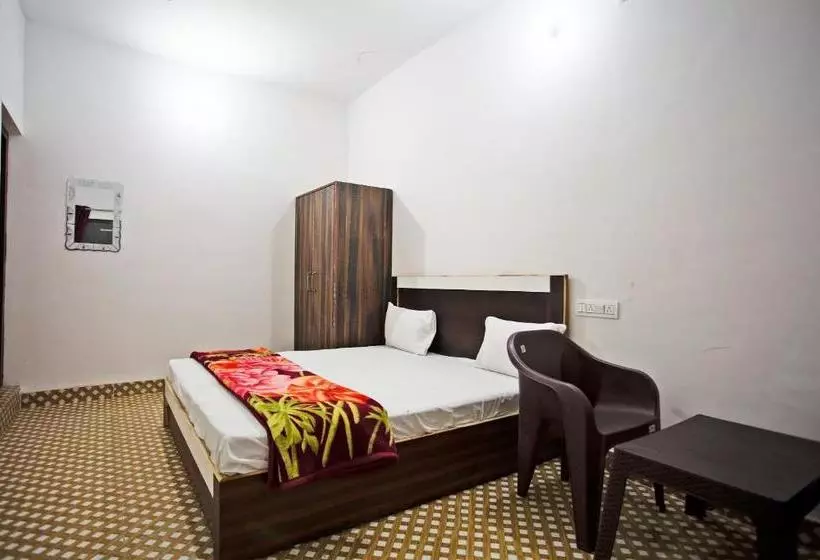 هتل Spot On 41585 Green Pine