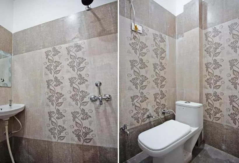 هتل Spot On 41585 Green Pine