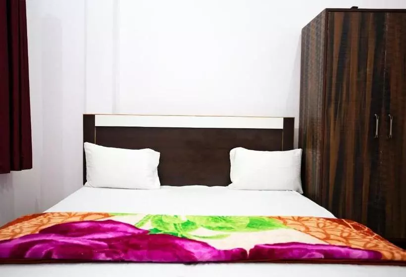 هتل Spot On 41585 Green Pine