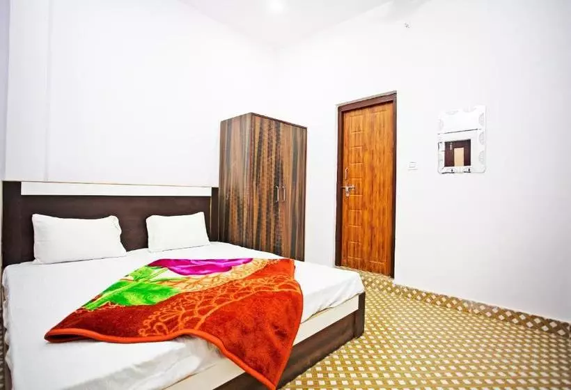 هتل Spot On 41585 Green Pine