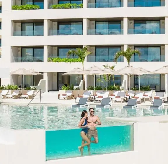 Secrets Mirabel Cancún Resort & Spa