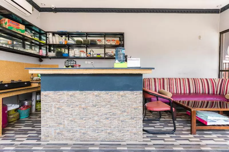 ユースホステル Wisma Pelita Mas By Oyo Rooms