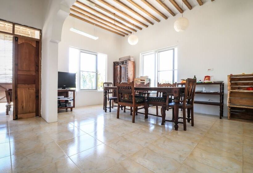 פנסיון Yellow Card Apartment & Bungalow