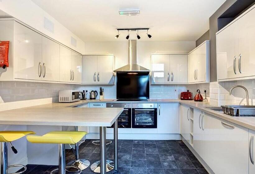 펜션 Townhouse Plus @ 166 Edleston Road Crewe