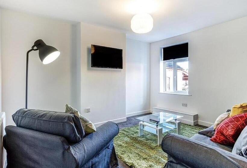 펜션 Townhouse Plus @ 166 Edleston Road Crewe