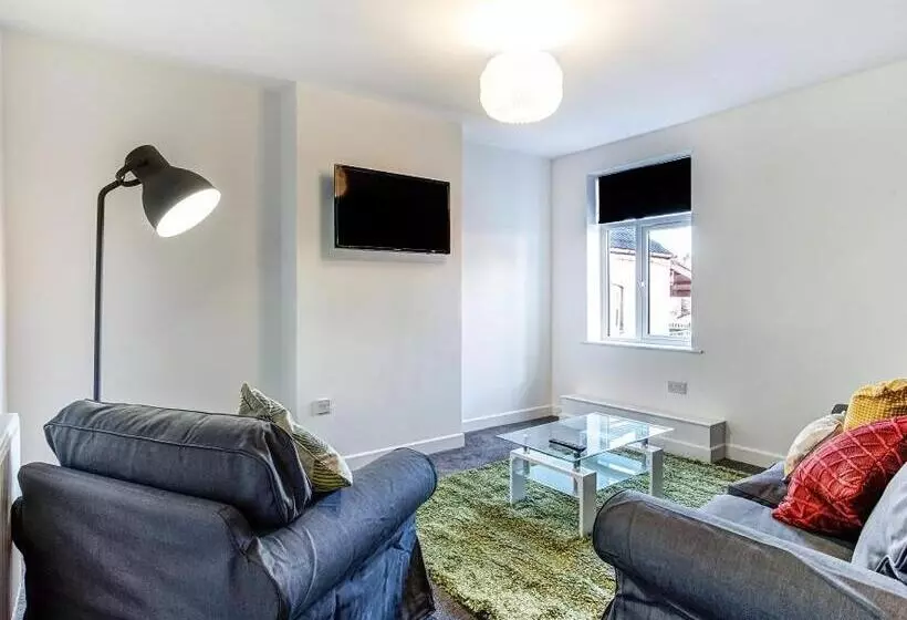 Majatalo Townhouse Plus @ 166 Edleston Road Crewe