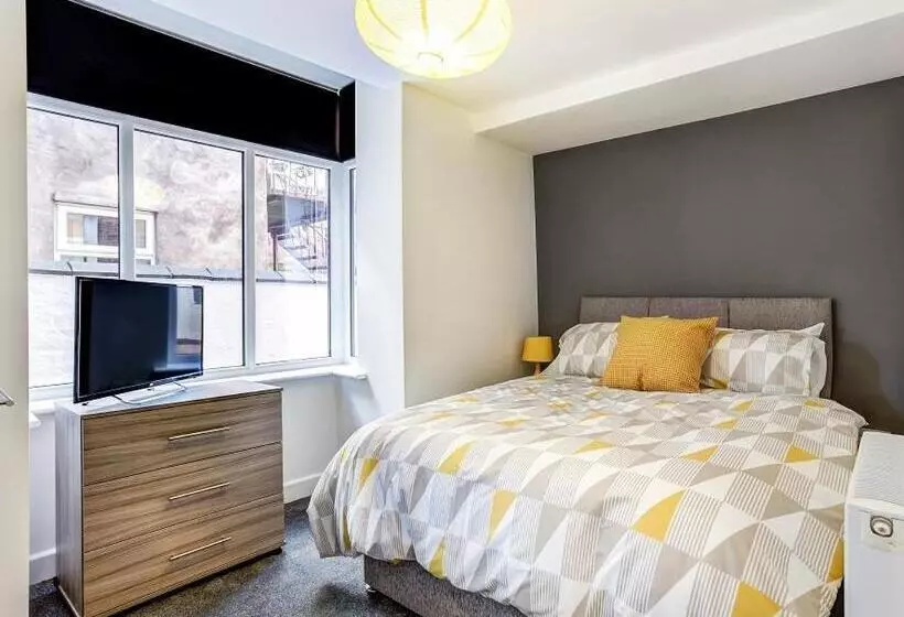 Majatalo Townhouse Plus @ 166 Edleston Road Crewe