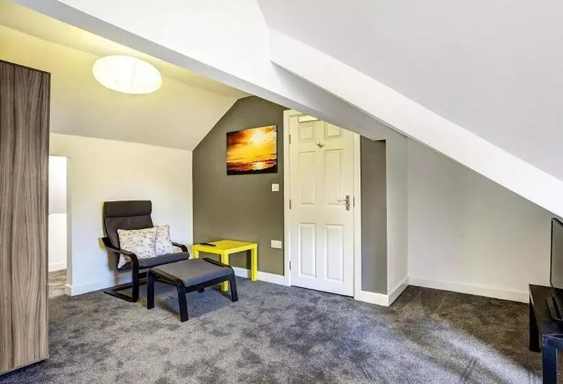 Majatalo Townhouse Plus @ 166 Edleston Road Crewe