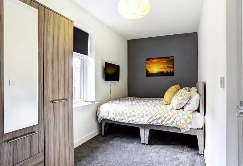 Majatalo Townhouse Plus @ 166 Edleston Road Crewe