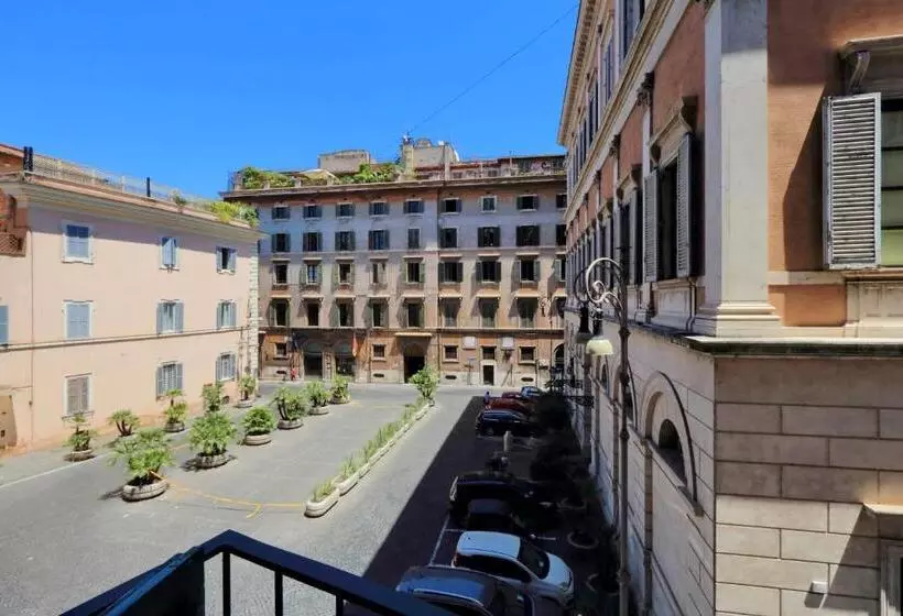 تختخواب و صبحانه Piazza Venezia Grand Suite