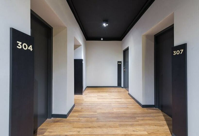 Отель Aparthouse Woźna 11 Old Town