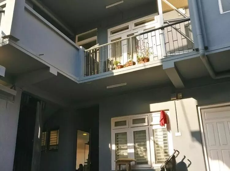 پانسیون Sun Apartment & Guest House