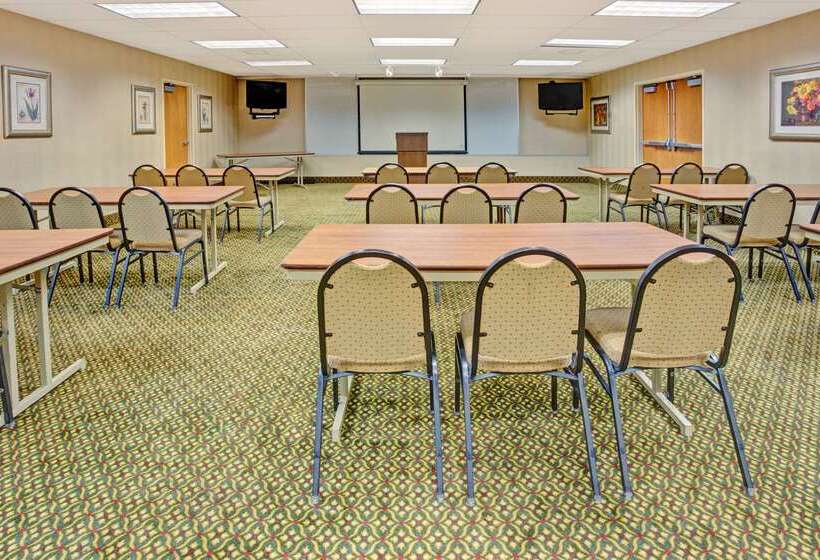 فندق Baymont By Wyndham Indianapolis West