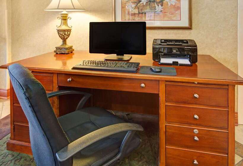 فندق Baymont By Wyndham Indianapolis West