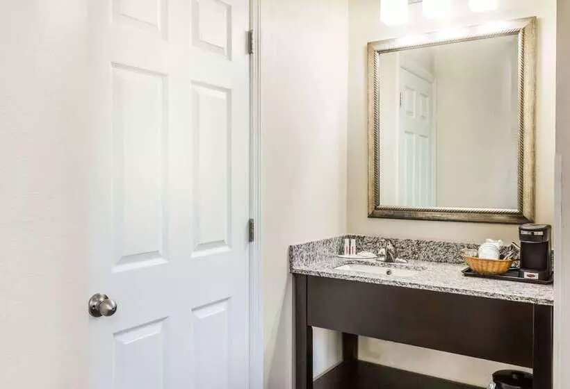 هتل Baymont By Wyndham Newark At University Of Delaware