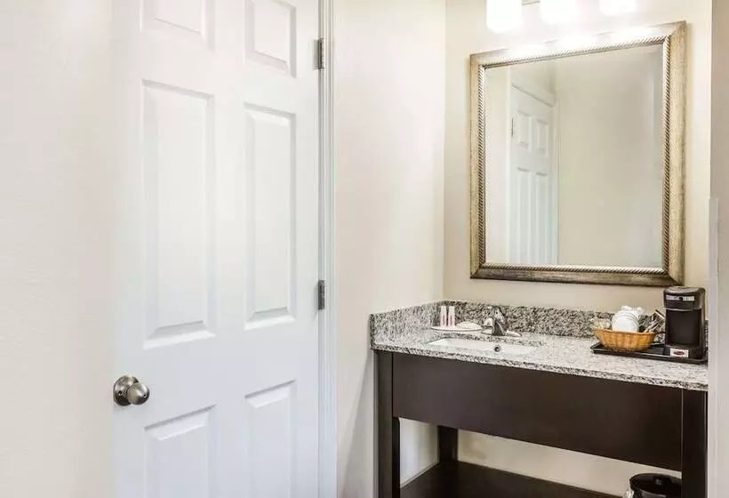 هتل Baymont By Wyndham Newark At University Of Delaware